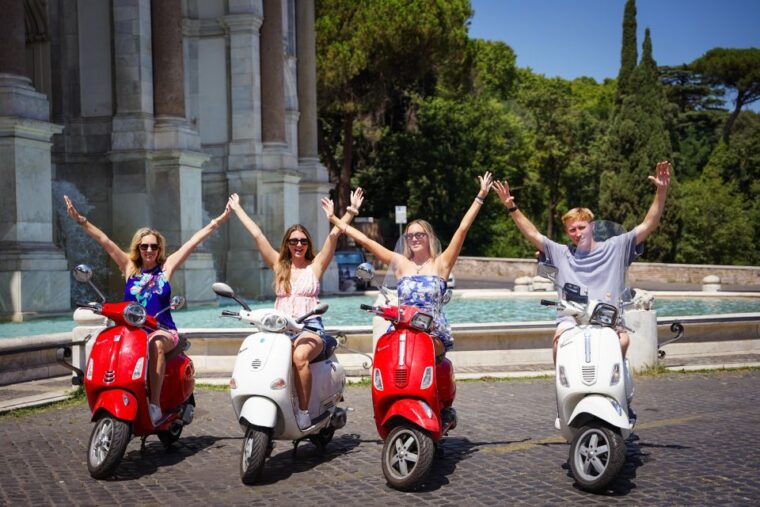 explore-city-on-vespa-with-professional-photographer