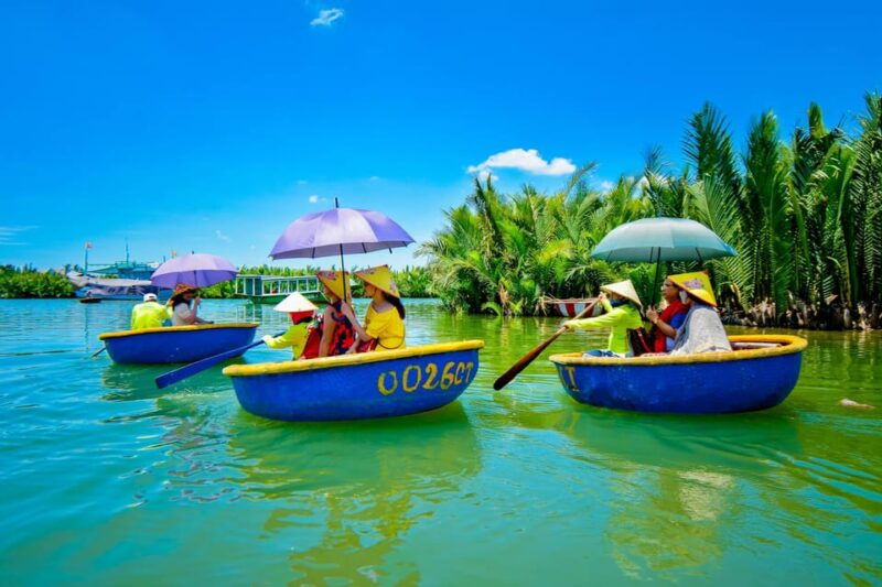 explore-coconut-village-forest-cam-thanh-with-tour-guide