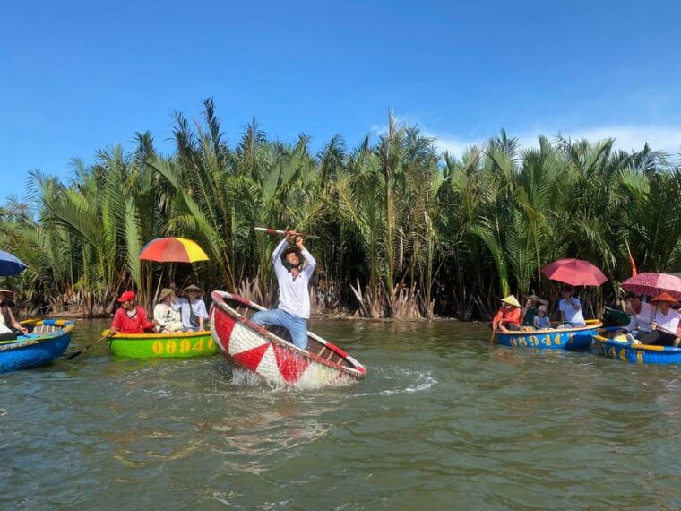explore-coconut-village-forest-cam-thanh-with-tour-guide