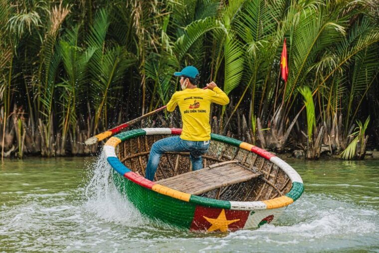 explore-coconut-village-forest-cam-thanh-with-tour-guide