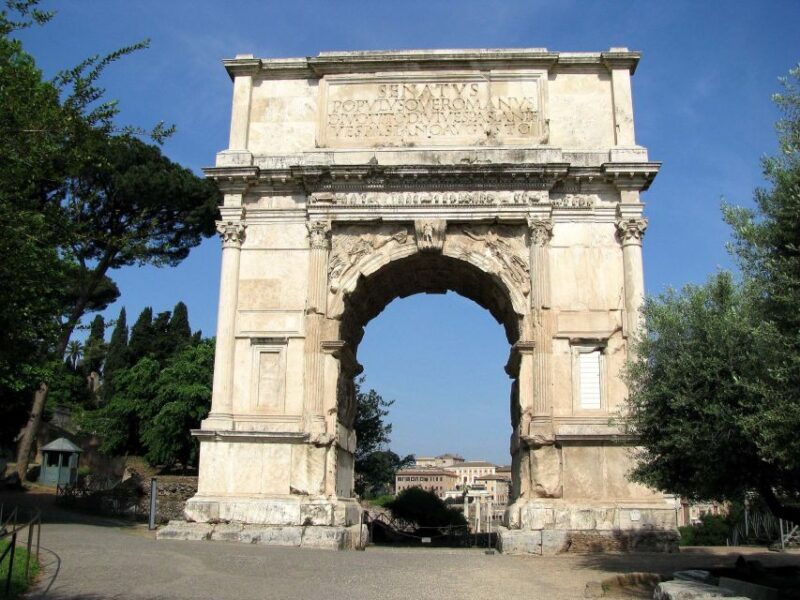 explore-colosseum-and-roman-forum-with-an-archaeologist