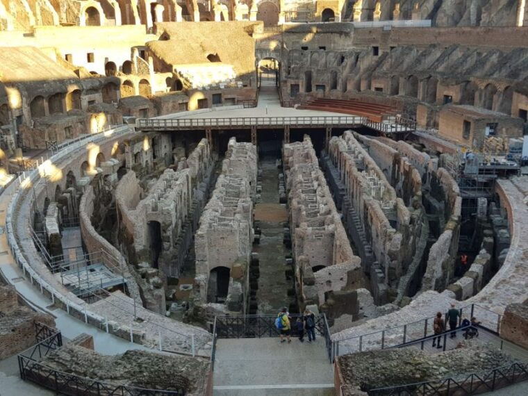 explore-colosseum-and-roman-forum-with-an-archaeologist