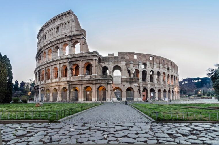 explore-colosseum-and-roman-forum-with-an-archaeologist