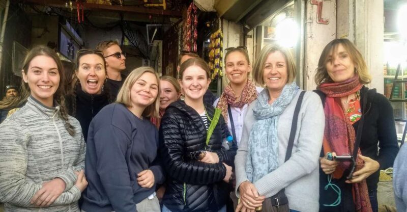 Explore Delhi's Shopper's Paradise-Bargain & Shop Like a Pro - Key Points