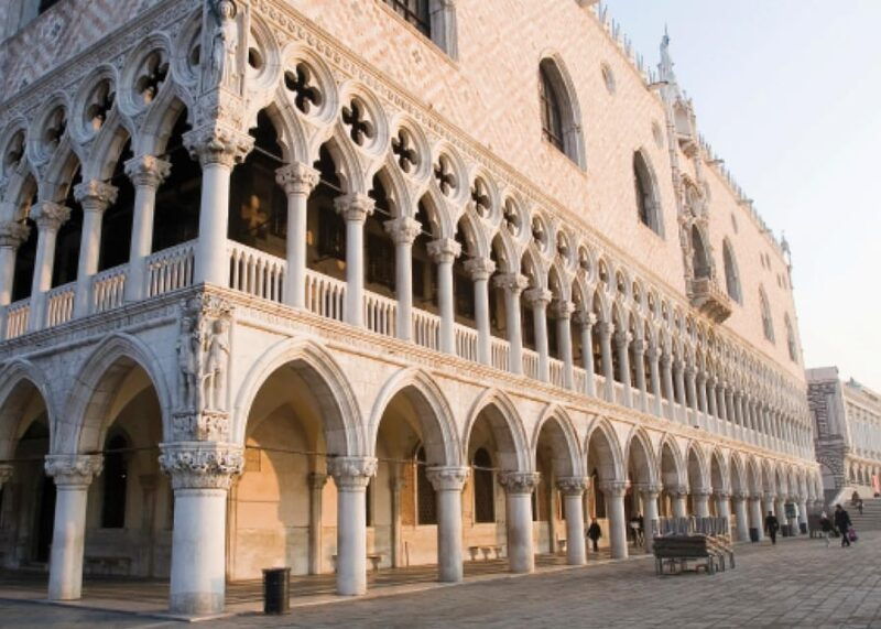 explore-doges-palace-golden-staircase-bridge-prisons