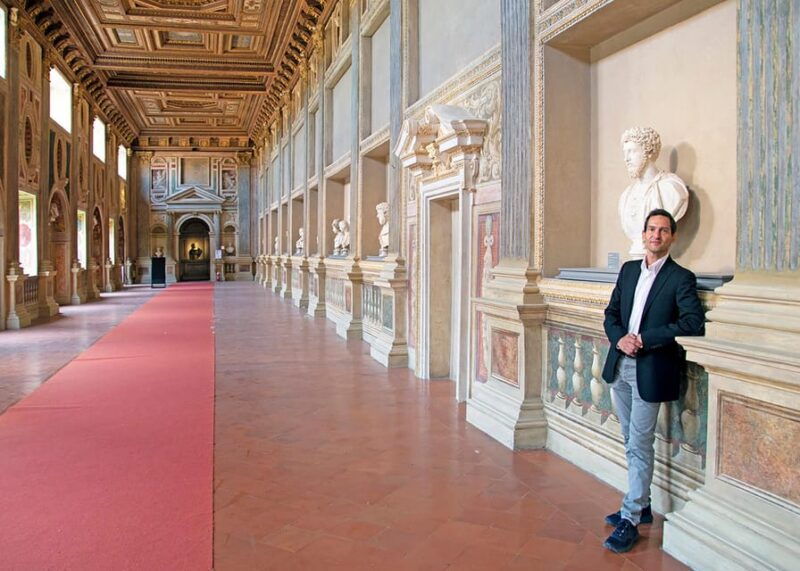 explore-doges-palace-golden-staircase-bridge-prisons