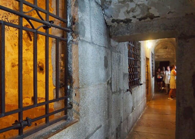 explore-doges-palace-golden-staircase-bridge-prisons