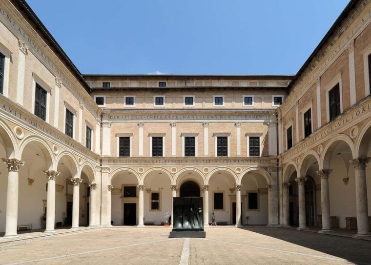 explore-doges-palace-golden-staircase-bridge-prisons