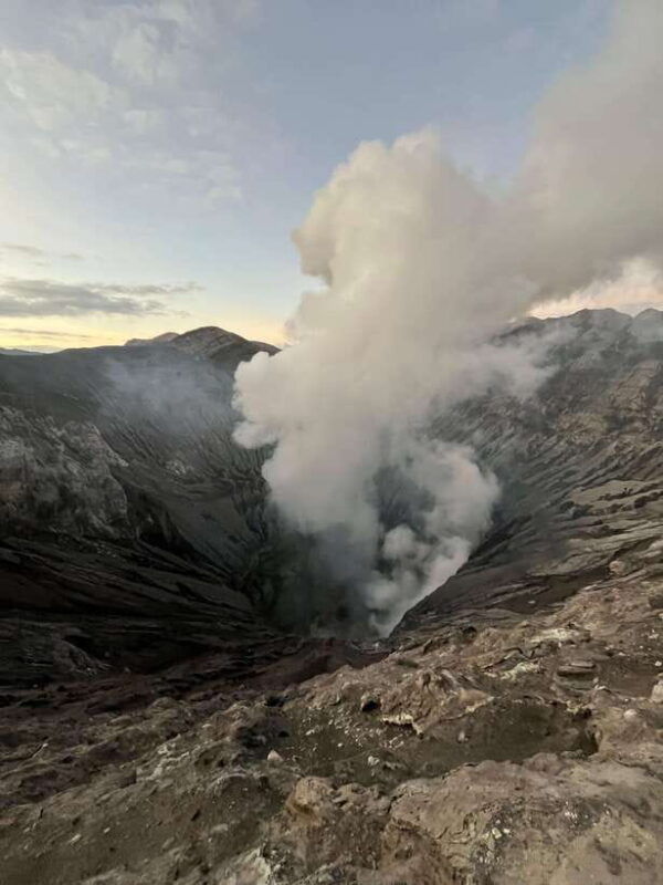 explore-east-java-4d3n-ijen-bromo-sewu-waterfall