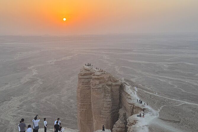 Explore Edge of The World in a Private Trip with Saudi Dinner - What to Expect from the Tour