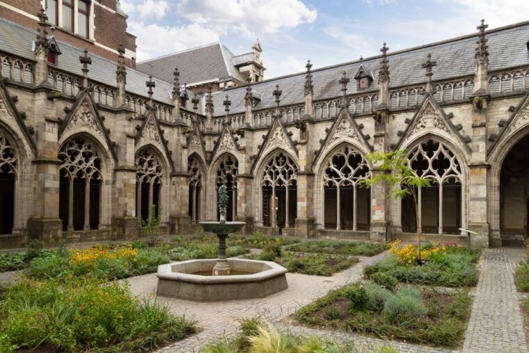 explore-gems-of-utrecht-walking-tour-for-couples
