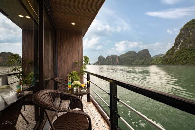Explore Halong&Lan Ha Bay 5* cruise, classy-bathtub-balcony - Food and Beverage Experience