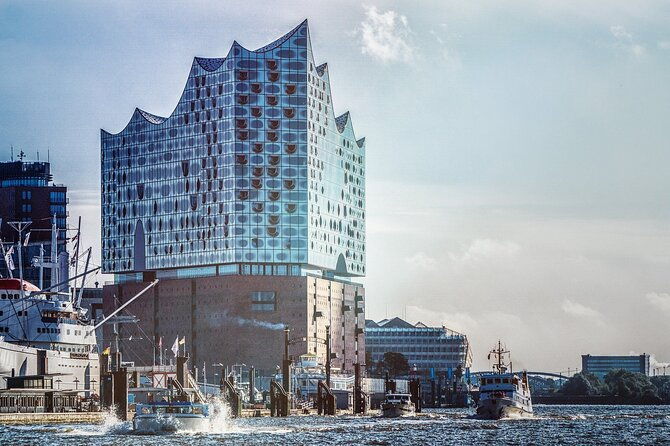 explore-hamburgs-elbphilharmonie-in-a-playful-way-modern-and-individual