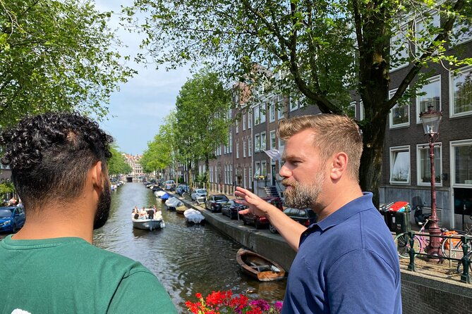 explore-hidden-streets-with-friends