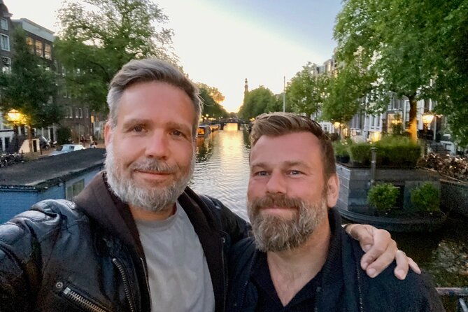 explore-hidden-streets-with-friends-private-tour-2