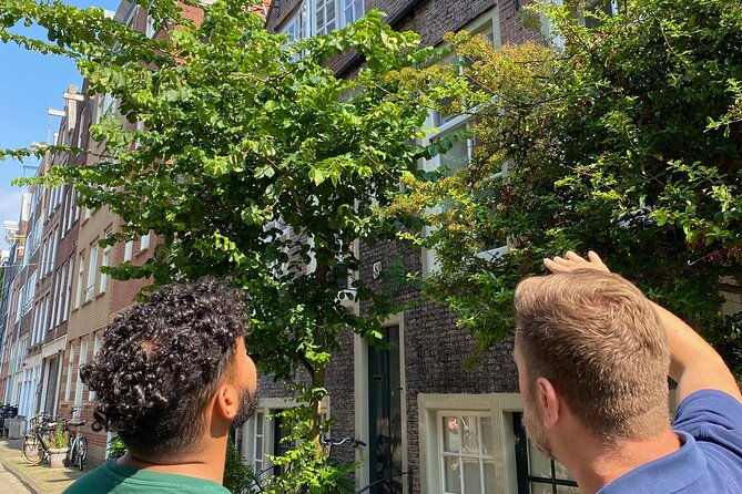 explore-hidden-streets-with-friends-private-tour