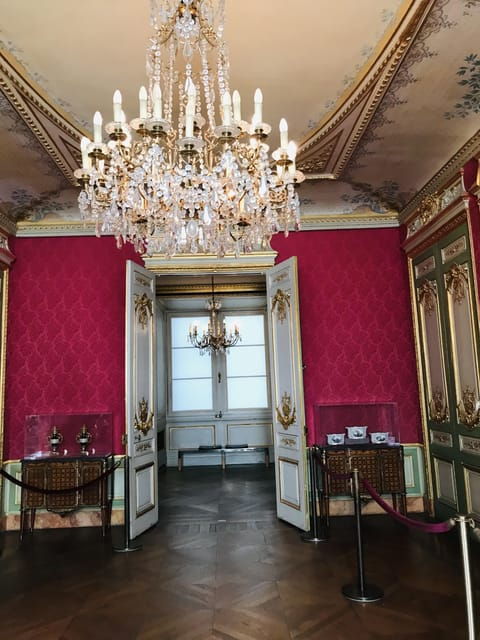 explore-iconic-masterpieces-at-the-louvre-museum