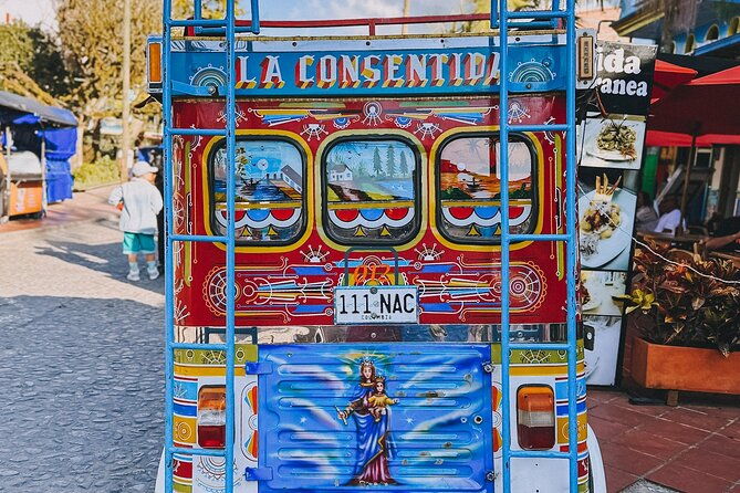 explore-immerse-in-guatapenol-past-present-and-local-culture