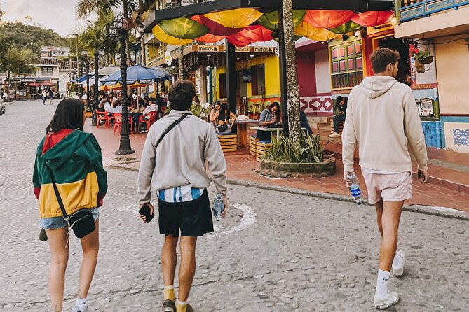 explore-immerse-in-guatapenol-past-present-and-local-culture