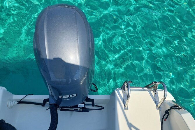 explore-islands-brac-solta-and-blue-lagoon-with-cayman-deluxe