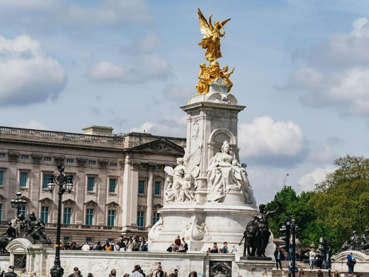 explore-london-cenotaph-and-buckingham-palace