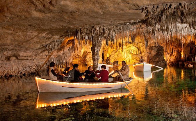 explore-mallorca-majorica-pearl-shop-and-caves-of-drach
