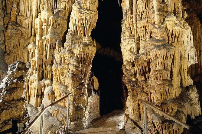 explore-mallorca-majorica-pearl-shop-and-caves-of-drach