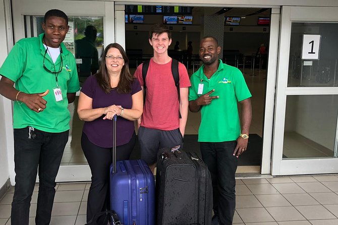 explore-montego-bay-airport-round-trip-transfer-to-ocho-rios