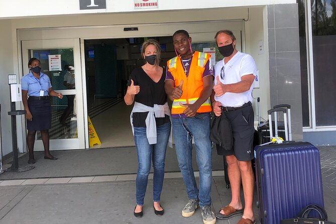 explore-montego-bay-airport-round-trip-transfer-to-ocho-rios