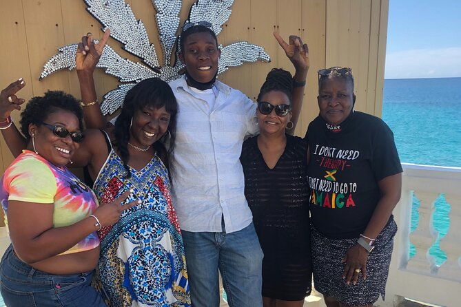 explore-montego-bay-airport-round-trip-transfer-to-ocho-rios