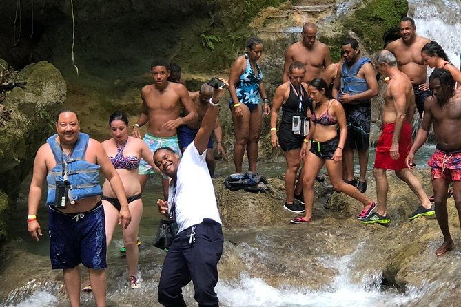 explore-montego-bay-jamaica-horse-back-riding-blue-hole-falls