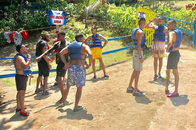 explore-montego-bay-jamaica-tomartha-brae-rafting-blue-hole-tour