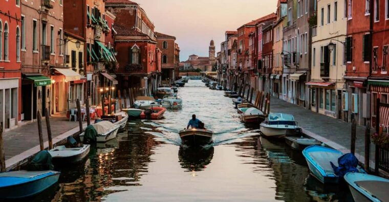 explore-murano-glass-burano-lace-and-torcello-history