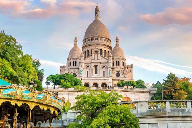 explore-paris-on-a-side-car-with-a-local