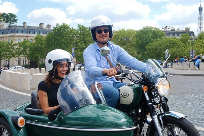 explore-paris-on-a-side-car-with-a-local