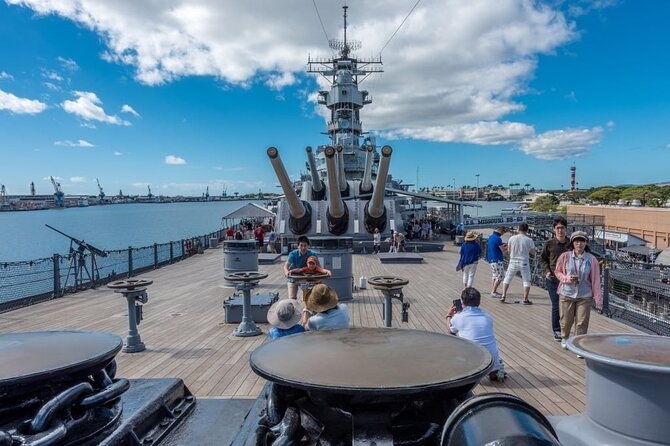 explore-pearl-harbor-uss-arizona-memorial-battleship-missouri