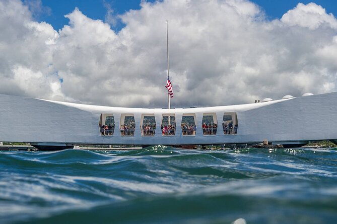 explore-pearl-harbor-uss-arizona-memorial-battleship-missouri