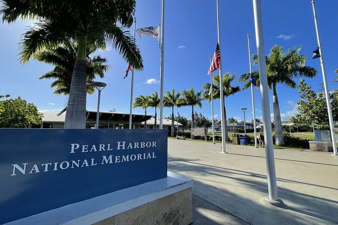 explore-pearl-harbor-uss-arizona-memorial-battleship-missouri