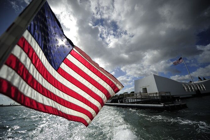 explore-pearl-harbor-uss-arizona-memorial-battleship-missouri