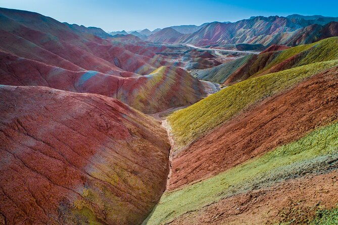 explore-rainbow-mountains-in-peru-mountain-of-7-colors