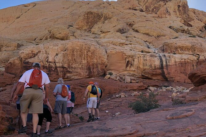 explore-red-rock-canyon-hiking-tour