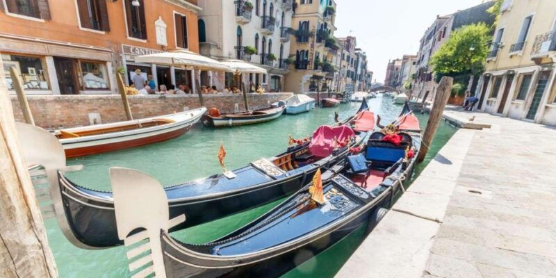 explore-rialto-bovolo-more-walk-gondola-ride
