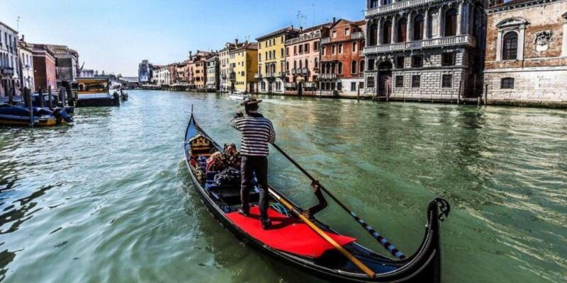 explore-rialto-bovolo-more-walk-gondola-ride