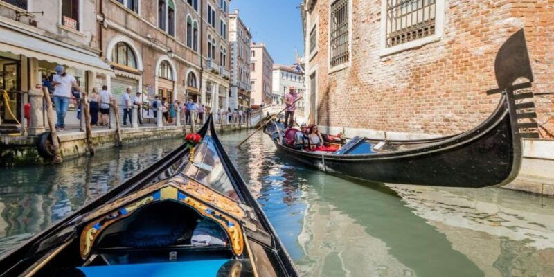 explore-rialto-bovolo-more-walk-gondola-ride