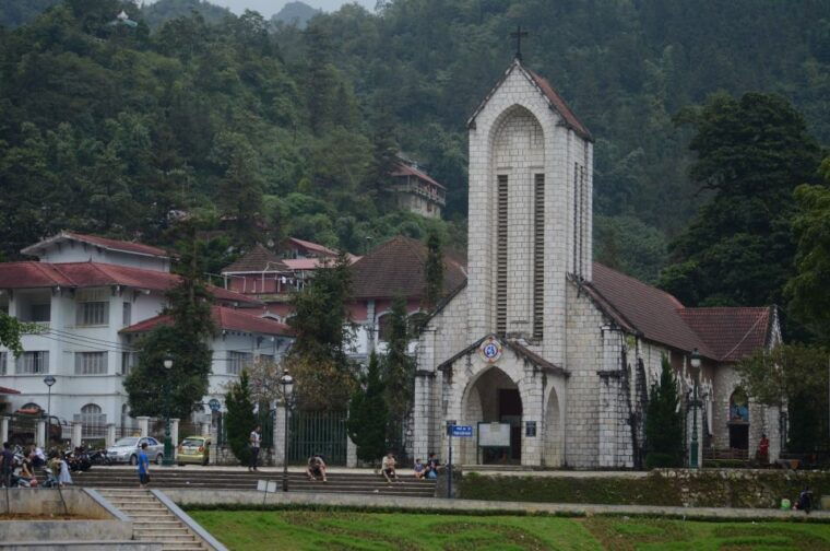 explore-sa-pa-with-overnight-train-sleeper-bus-trekking