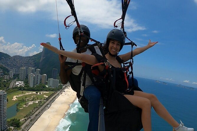 explore-tandem-paragliding-in-rio-de-janeiro