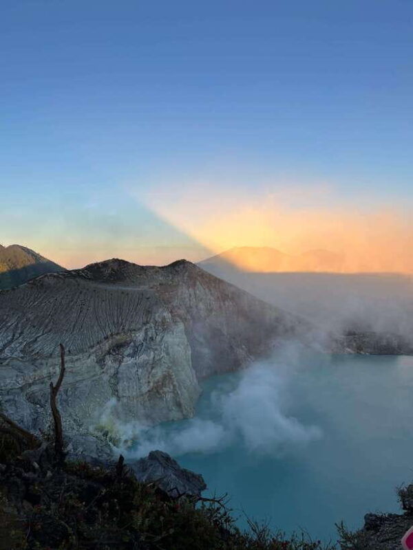 explore-the-amazing-ijen