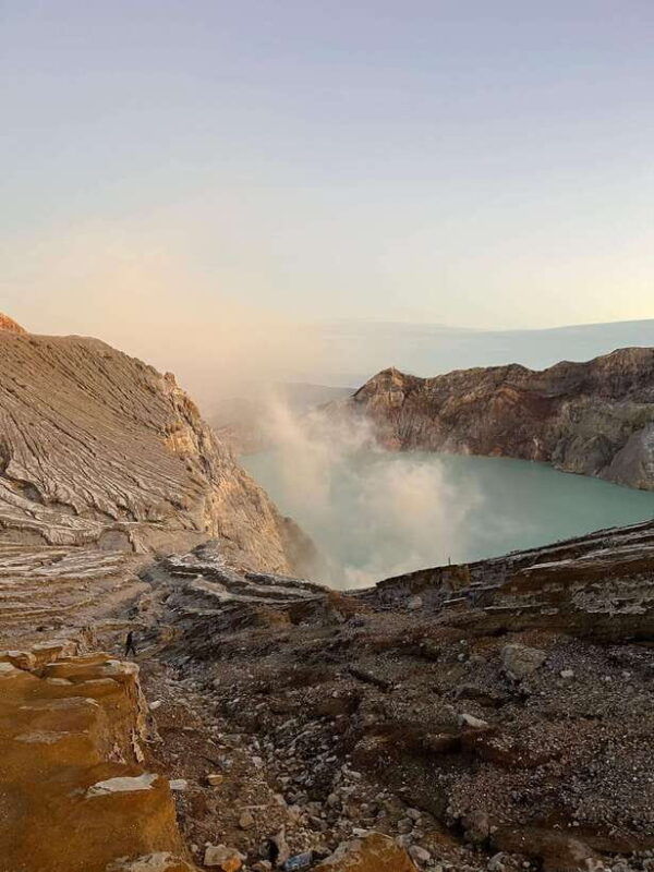 explore-the-amazing-ijen