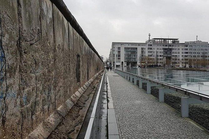 explore-the-berlin-wall-cold-war-berlin-and-behind-the-berlin-wall