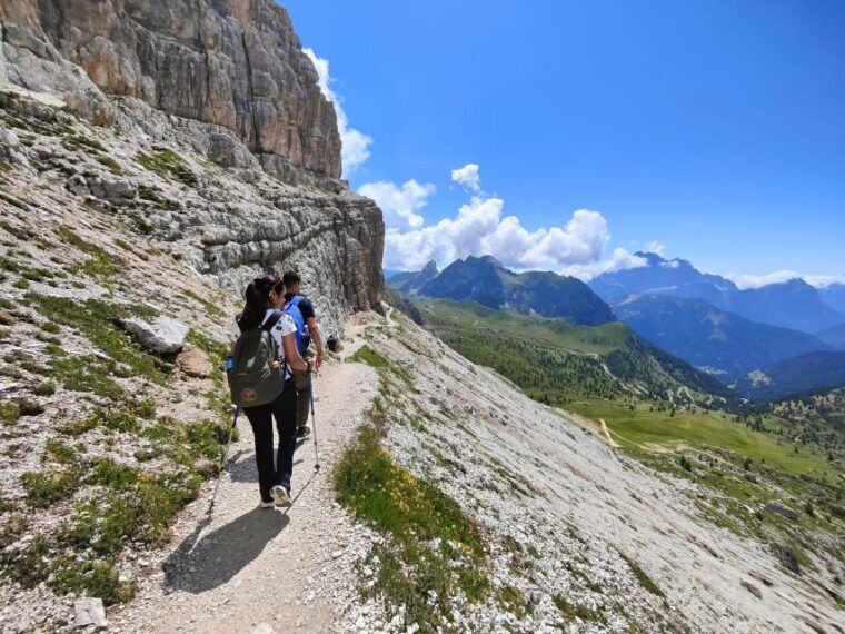 explore-the-dolomites-a-hiking-day-in-the-mountains